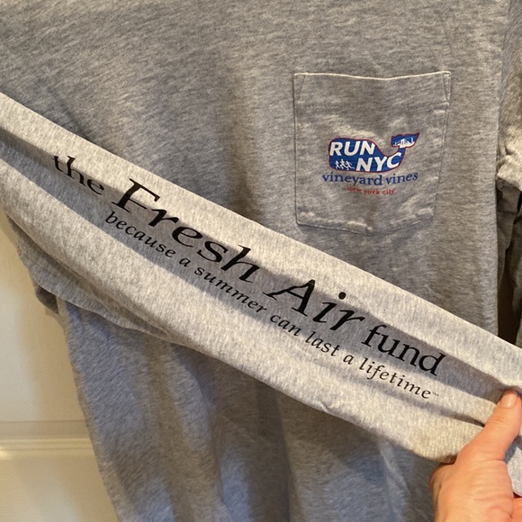 Men’s Vineyard Vines Run NYC Long Sleeve Tshirt- XS - Picture 3 of 4